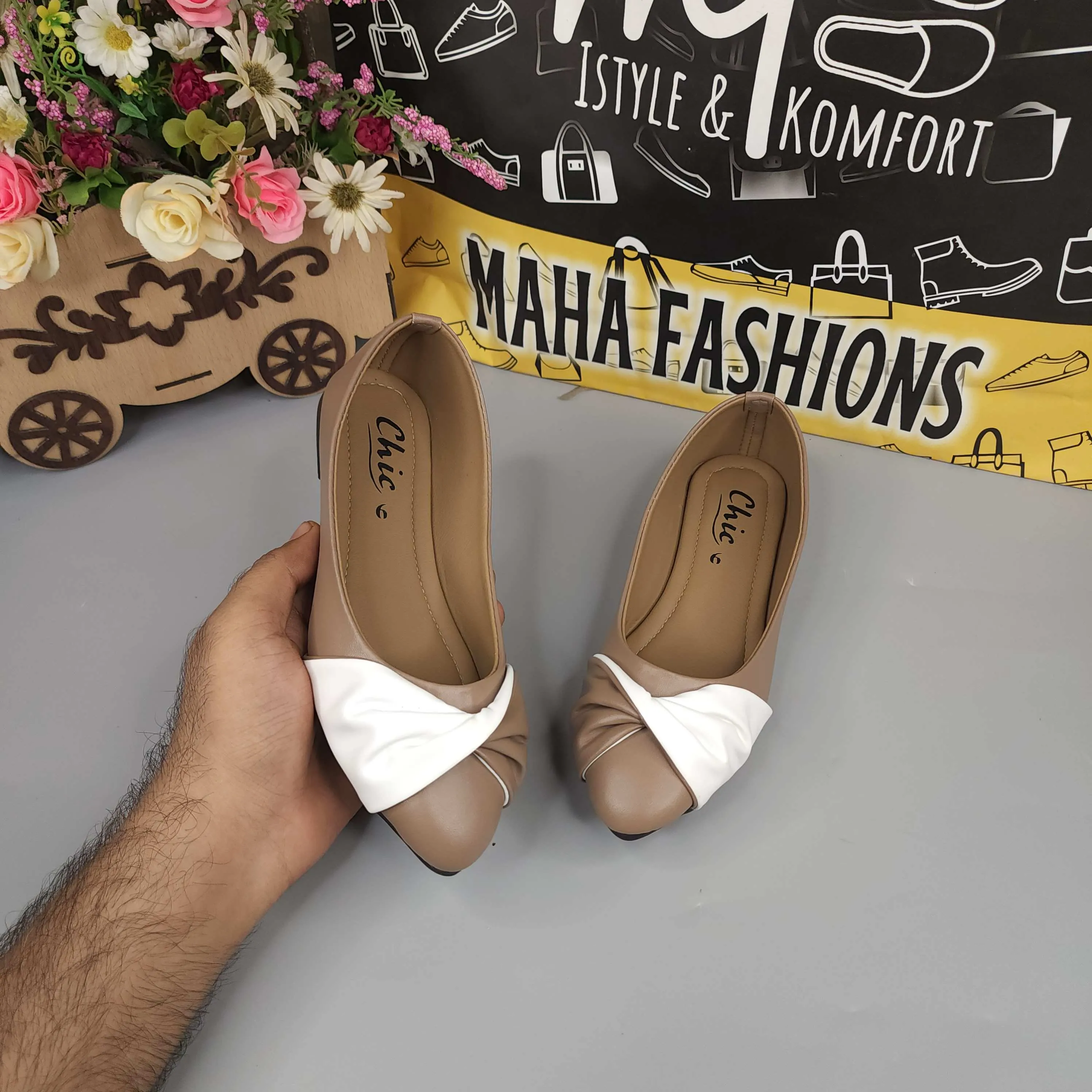 Khaki White Contrast Pumps