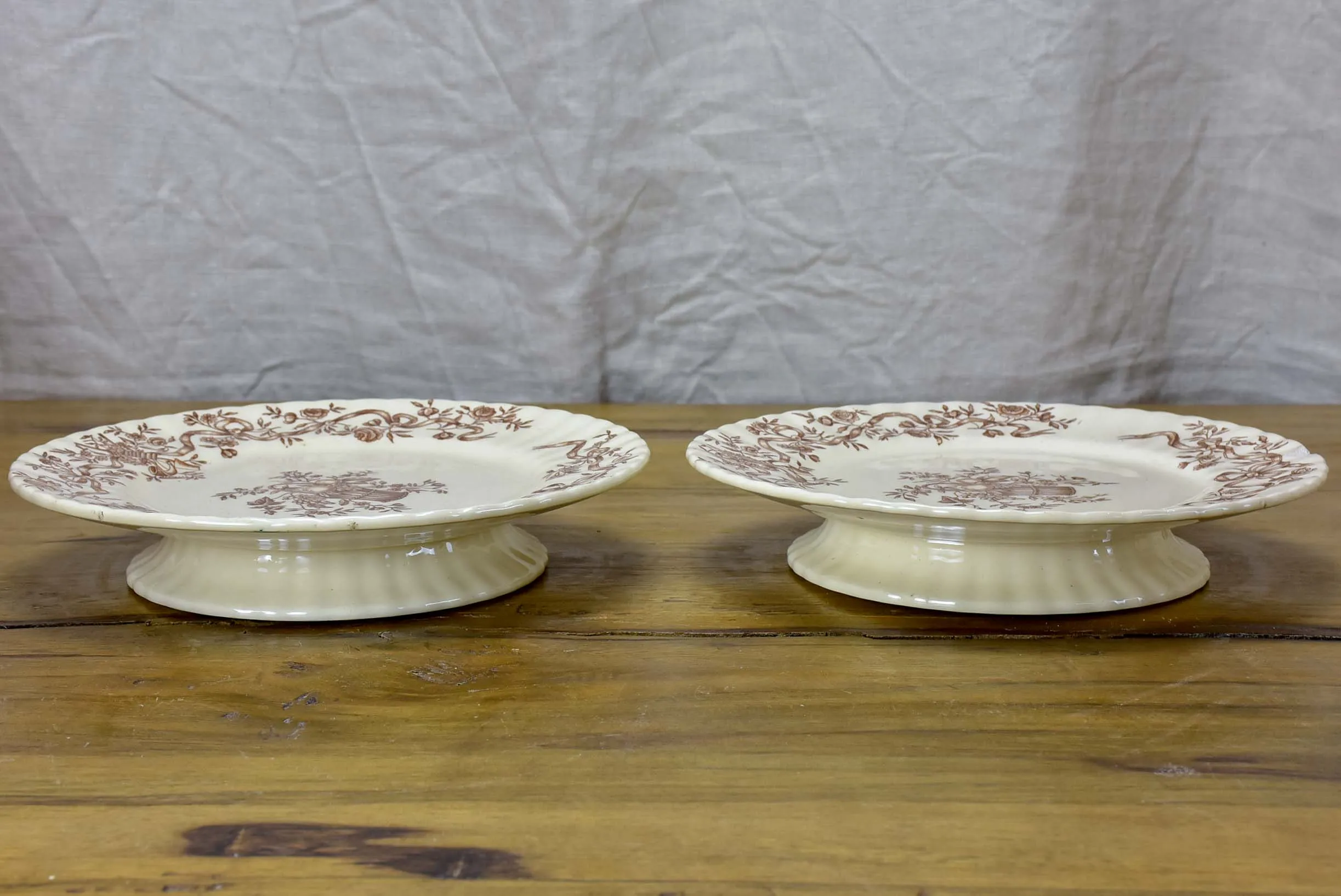 Late 19th Century dinner service. Rubans Longchamp